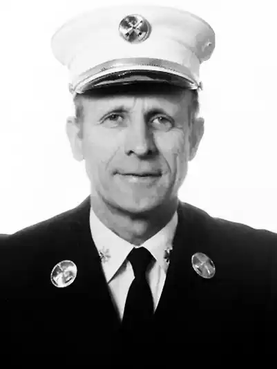 FF0069 Dennis Cross Portrait